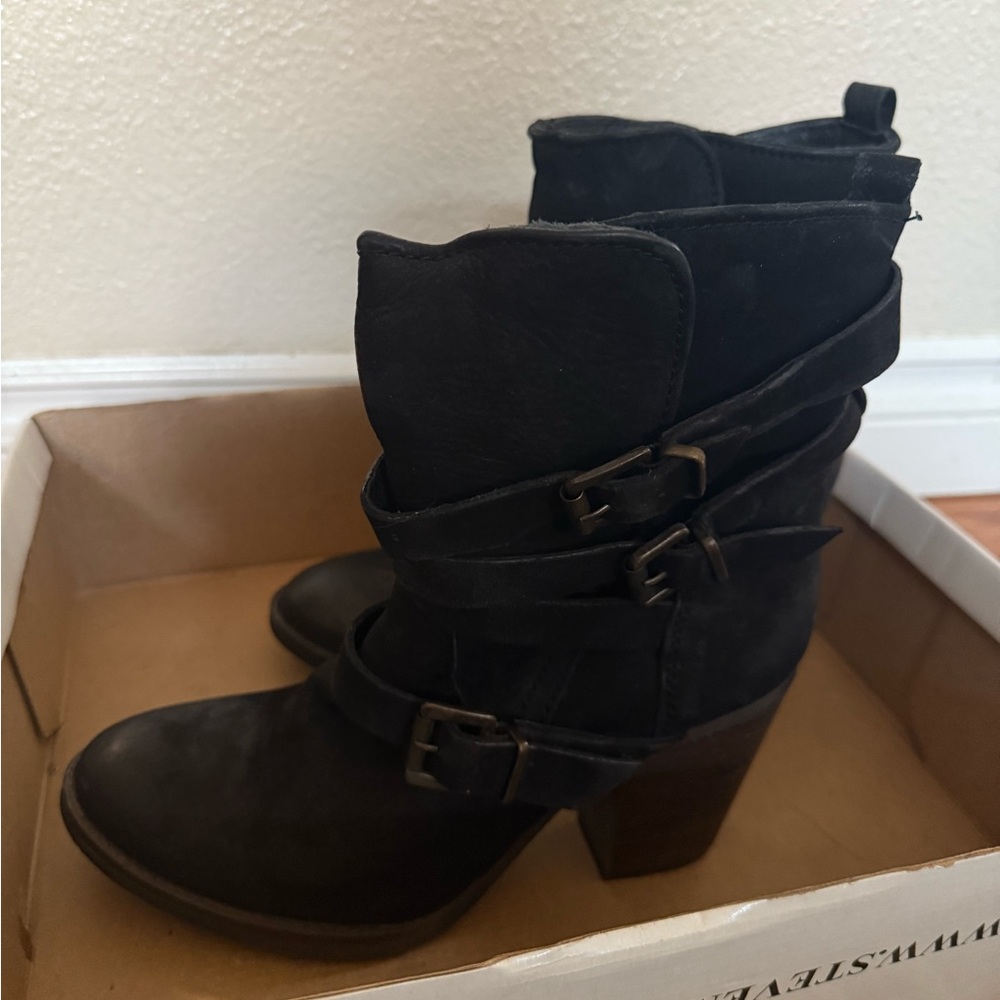 Steve Madden Yale Black Leather Boots with Buckle Detail